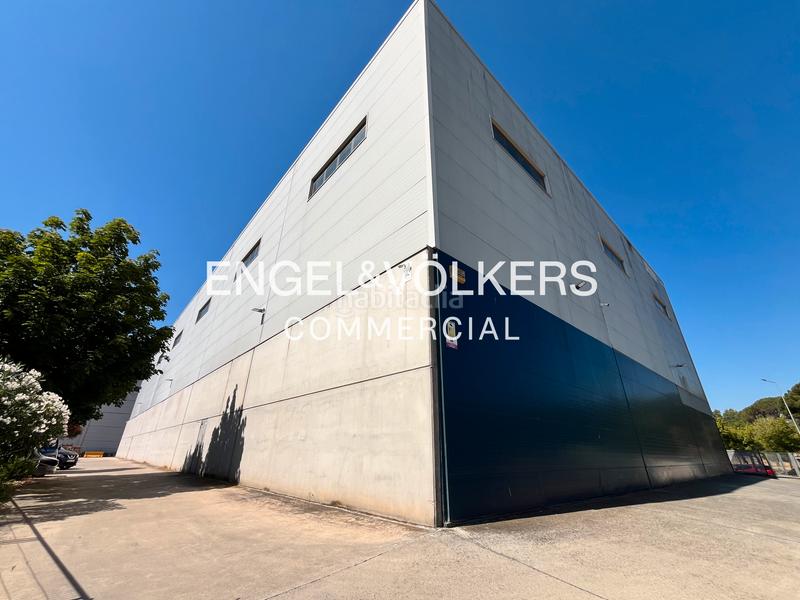 Foto 312c30b4-cfb2-45c7-b9e6-b7298f536850. Affitto capannone industriale in Santa Perpètua de Mogoda