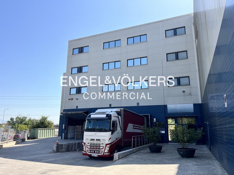 Foto 8234c10b-d793-4287-9eb9-7f840794b623. Affitto capannone industriale in Santa Perpètua de Mogoda