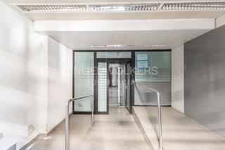 Lloguer Local Comercial a Tres Torres. Gran local en el corazon de las tres torres