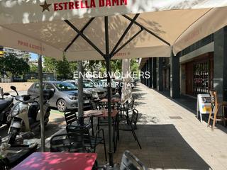 Lloguer Local Comercial a Barri de les Corts. Cafeteria c2 con salida de humos en les corts