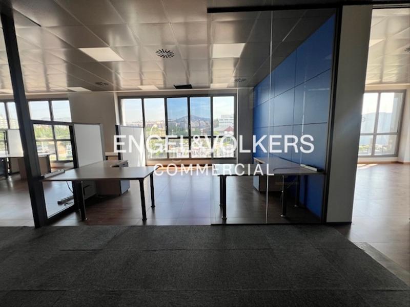 Foto 8ada3979-0f90-4665-a3b4-c20c1b2aedc8. Miete büro in Sant Joan-TV3 Sant Joan Despí