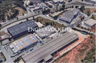 Lloguer Nau industrial a Castellbisbal. Nave con gas natural  y 2 muelles de carga y descarga