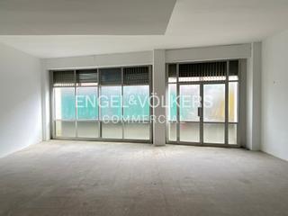 Local commercial à Sant Andreu de Palomar. Local comercial en venta en sant andreu