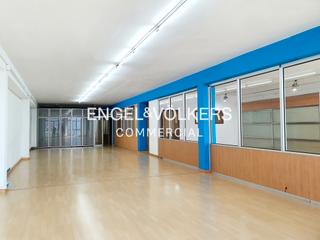Miete Fabrikhalle in La Vila Olímpica del Poblenou. Espacio en edificio industrial