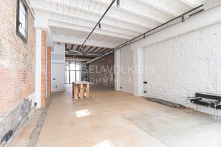 Lloguer Oficina a Poblenou. Exclusivo estudiovivienda recin renovado en poblenou