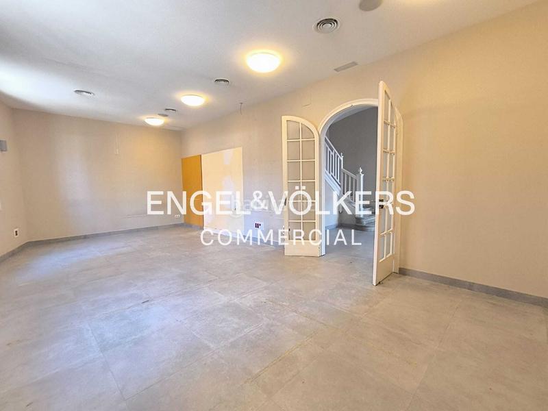 Foto 2bb2e5d7-2323-45a1-8196-d5d338e22071. Alquiler oficina  luminosa con terraza en el corazón de gràcia en Barcelona