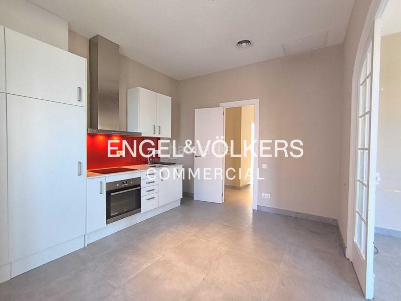 Foto a11e9a72-1538-41bb-a37e-24e07eb54974. Alquiler oficina  luminosa con terraza en el corazón de gràcia en Barcelona