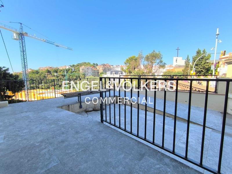 Foto ba3c40bb-bb32-4780-8b93-e0b5c95766bc. Alquiler oficina  luminosa con terraza en el corazón de gràcia en Barcelona