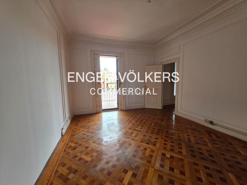 Foto a28b9450-583d-4f55-ac02-e2ec77e702b3. Miete büro in Gòtic Barcelona