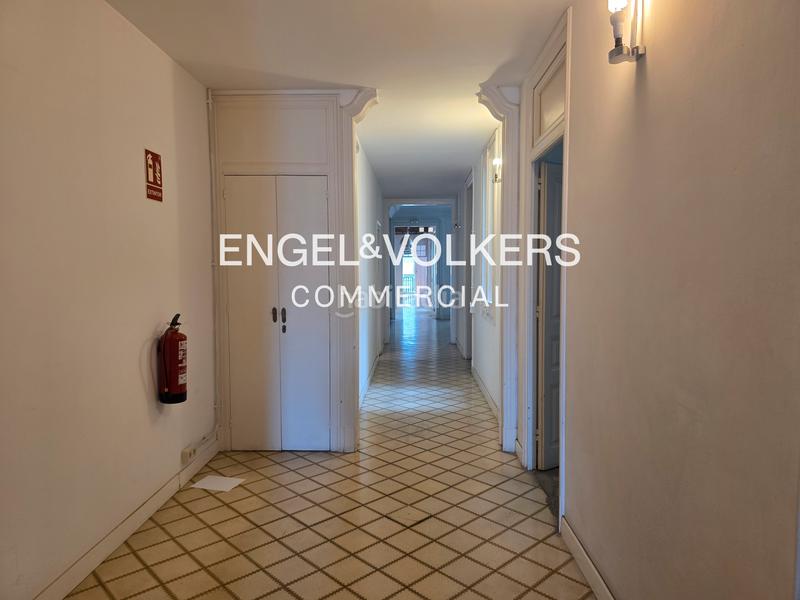 Foto 5f52900b-fa5d-4afa-b06a-3d3c4a6379e2. Rent office space in Gòtic Barcelona