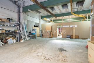 Fabrikhalle in Centre. Nave con vivienda en exclusivo barrio de sant boi