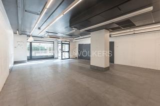 Lloguer Local Comercial a Sants-Badal. Amplio local en alquiler cerca de sants