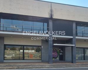 Lloguer Local Comercial a Sant Celoni. Atractiva nave comercial en excelente ubicación