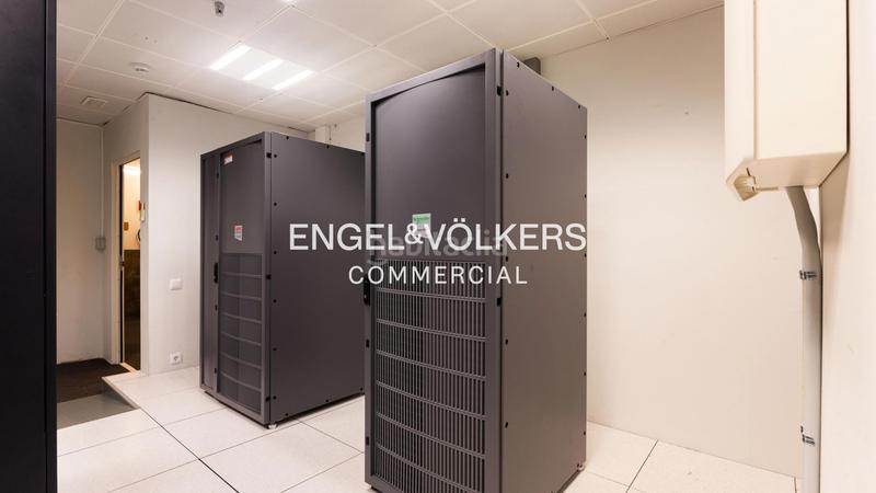 Foto ec4404a0-bc1d-4952-8e18-ef55f9e339a8. Lloguer oficina amb aparcament a Hostafrancs Barcelona
