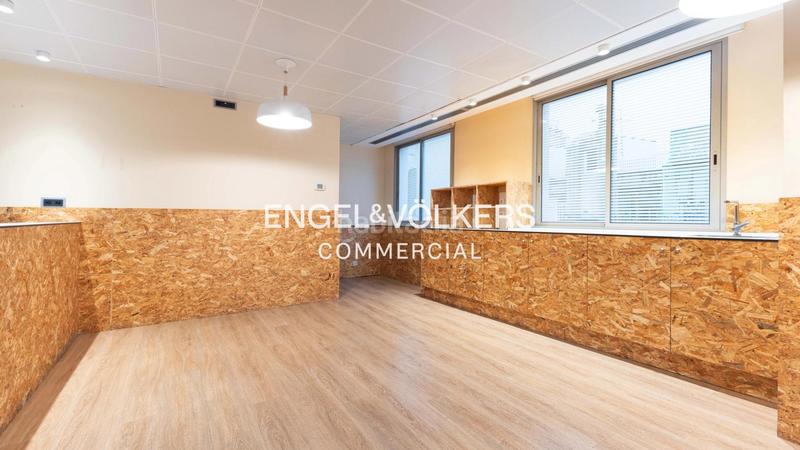 Foto abe50fee-c29f-44d4-858d-de9a7859199f. Miete büro mit parking in Hostafrancs Barcelona