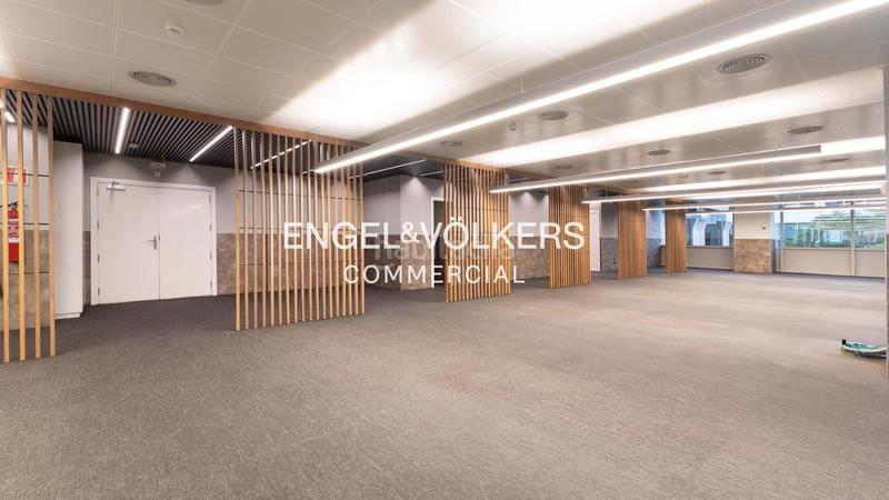 Foto 076621f4-5d7e-4f4f-8d9f-20be3a2a24ca. Rent office space with parking in Hostafrancs Barcelona