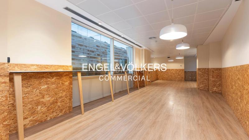 Foto 184f571b-61d8-4a25-8b8f-49c2aa1541e8. Rent office space with parking in Hostafrancs Barcelona