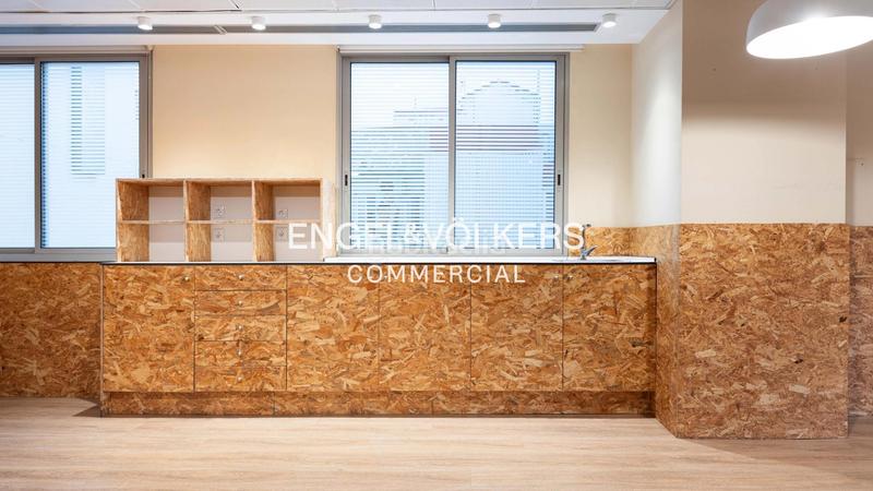 Foto 20cf3549-bfb8-4a8c-99da-d19e473127f0. Rent office space with parking in Hostafrancs Barcelona
