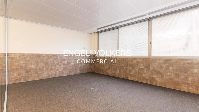 Foto 31cdb18a-4d7b-4403-84fb-6985de30b036. Rent office space with parking in Hostafrancs Barcelona