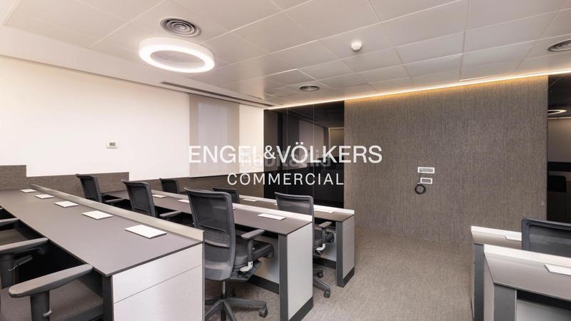 Foto 3283fe89-e005-4436-910a-2c1223d08ab4. Rent office space with parking in Hostafrancs Barcelona
