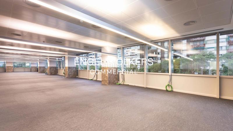 Foto 40140ff0-de0a-4e06-8836-537b5d01f0ea. Rent office space with parking in Hostafrancs Barcelona