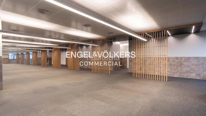 Foto 62a42f90-1cae-4f62-9a10-aa122849f00e. Rent office space with parking in Hostafrancs Barcelona