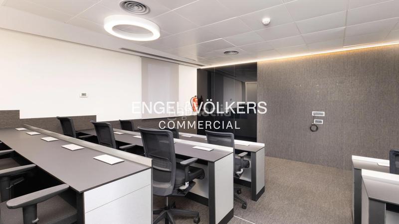 Foto 67c5b1db-a34e-4587-9108-da9db99d5160. Rent office space with parking in Hostafrancs Barcelona