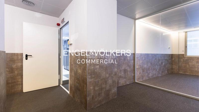 Foto 7eb479d9-8fb1-4cbb-baf7-d53ec94ee2fa. Rent office space with parking in Hostafrancs Barcelona