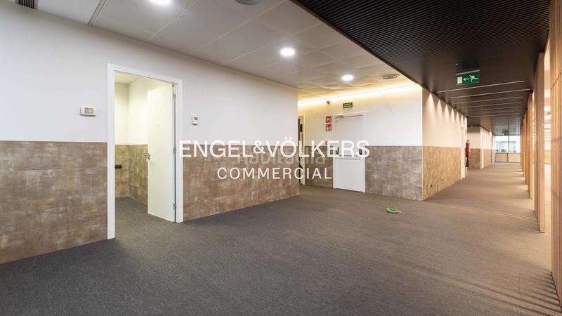Foto 93108931-2630-4bb7-8a96-55262e491ed5. Rent office space with parking in Hostafrancs Barcelona