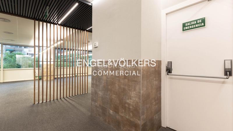 Foto 9d12bd07-ed0f-4ed3-9be8-0160811a99bc. Rent office space with parking in Hostafrancs Barcelona