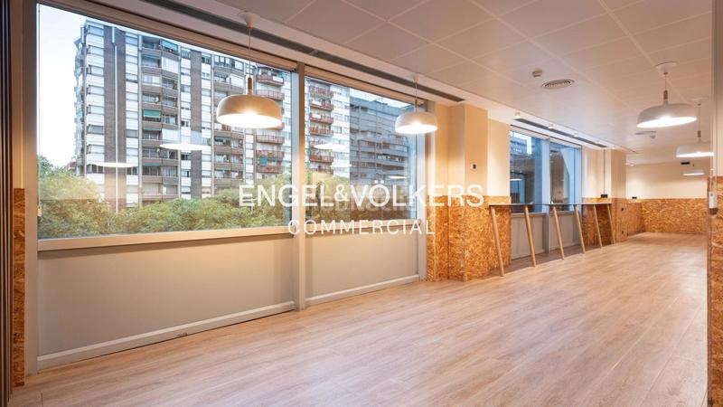 Foto b5604c64-70aa-4bd8-91c9-5b32c3c5cea0. Rent office space with parking in Hostafrancs Barcelona