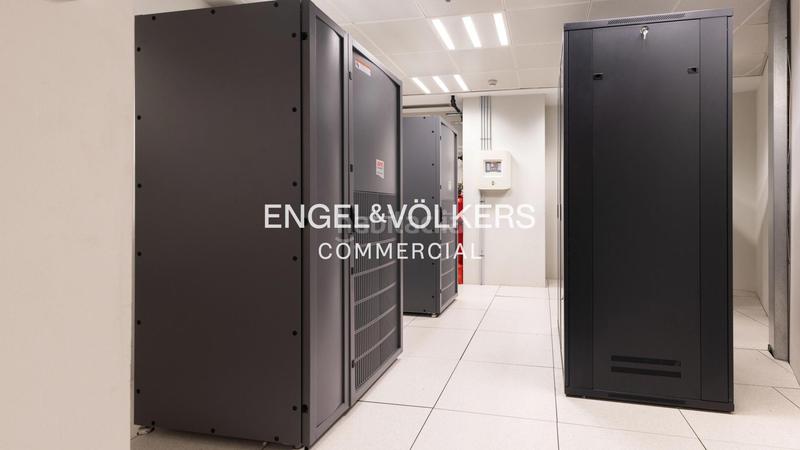 Foto ef3af476-80c7-486a-b445-7e7418764b18. Rent office space with parking in Hostafrancs Barcelona