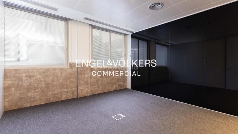 Foto fa861bff-98c4-4574-92e9-51613ac94ffd. Rent office space with parking in Hostafrancs Barcelona