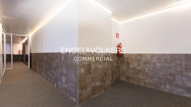 Foto fcab835e-0d58-4d4f-8a15-a33168da10a1. Rent office space with parking in Hostafrancs Barcelona