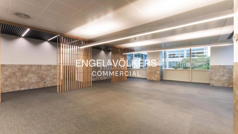 Foto fcfb50e3-0c5a-4820-903f-3b04663c2edd. Rent office space with parking in Hostafrancs Barcelona