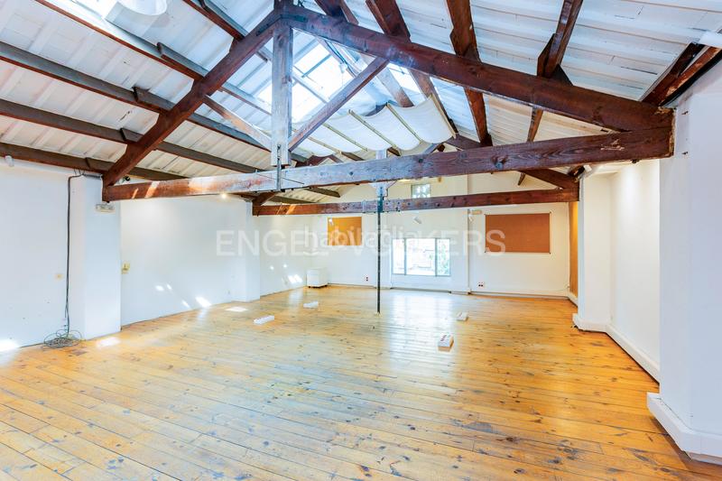 Foto 0bd9f7fb-0949-4ee3-9b46-34f7b5cec2c5. Alquiler local comercial local singular en alquiler en el barrio de gracia. en Barcelona