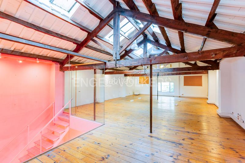 Foto 8d8d0c4e-897b-48cc-a4cc-8c988e4880e8. Alquiler local comercial local singular en alquiler en el barrio de gracia. en Barcelona