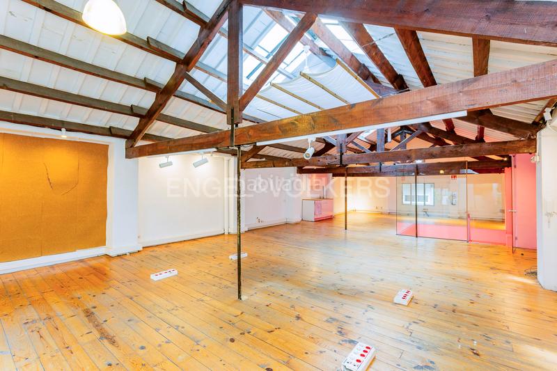 Foto 93acf636-b248-460e-806d-4a1d5a21142e. Alquiler local comercial local singular en alquiler en el barrio de gracia. en Barcelona