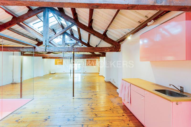 Foto 664ce619-0475-4162-afaa-bbbec1cc53a9. Miete geschäftsraum in Vila de Gràcia Barcelona