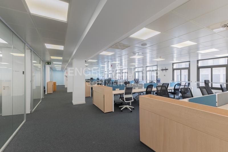 Foto 1490bb36-2a72-43f8-b87e-3bf1bfd04a12. Miete büro in Gòtic Barcelona