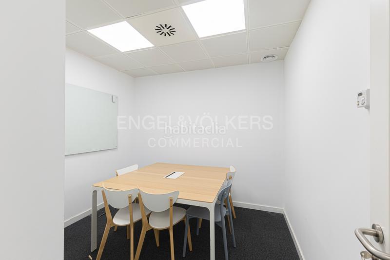 Foto f0b25208-9fac-44a8-91d4-361f17c5c326. Miete büro in Gòtic Barcelona