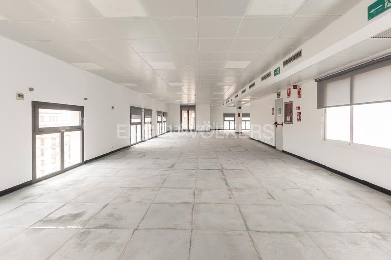 Foto 39017fae-6af5-41eb-96eb-1416e2c74070. Miete büro in Gòtic Barcelona