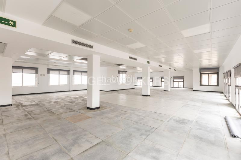 Foto f23396a1-b354-4425-a0ba-e9177d56b7af. Miete büro in Gòtic Barcelona