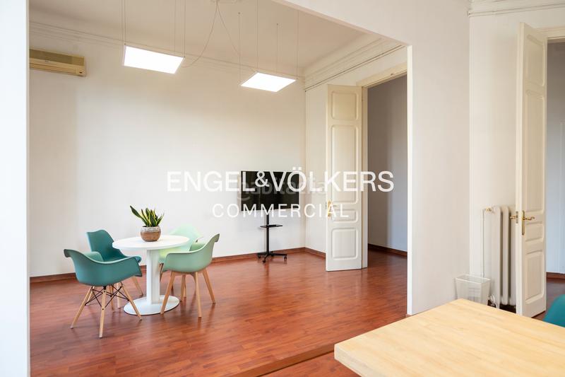 Foto 8118468a-f304-4d75-8892-d16d42c7c544. Location bureau avec chauffage dans Dreta de l´Eixample Barcelona