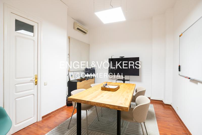 Foto a5b3d53c-b3f6-4989-b5b5-ce9aaced608d. Location bureau avec chauffage dans Dreta de l´Eixample Barcelona