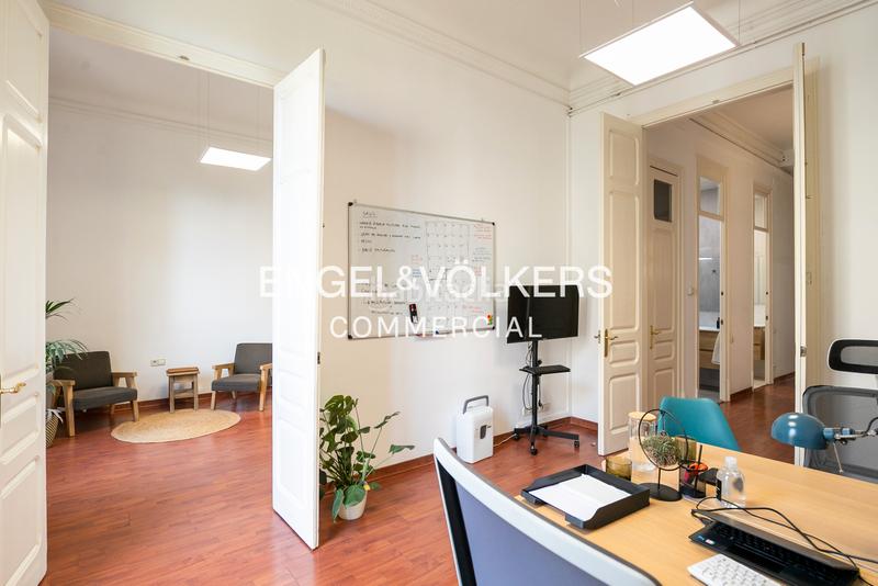 Foto ab1f85a2-b5ab-4c28-99c6-391682d1a46a. Location bureau avec chauffage dans Dreta de l´Eixample Barcelona