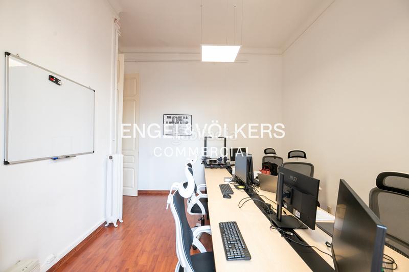 Foto b3a310f7-13ea-41c1-8cf7-b7e1476b113a. Location bureau avec chauffage dans Dreta de l´Eixample Barcelona