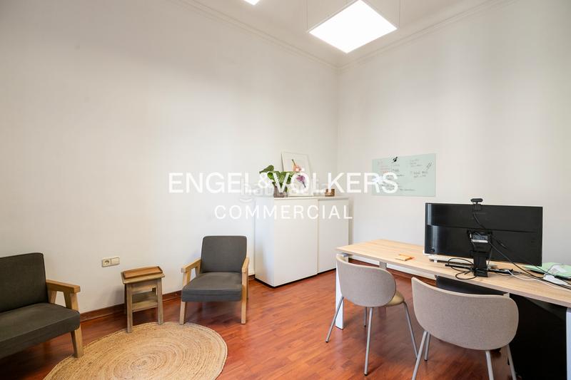 Foto f4ebe3c0-2ebb-452f-8a2d-044e80a558b6. Location bureau avec chauffage dans Dreta de l´Eixample Barcelona