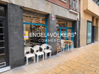 Lloguer Local Comercial a La Sagrera. Traspaso de cafetería en la sagrera con terraza