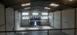 Nau industrial a Canovelles. Oficinashowroom con nave industrialcomercial adyacente